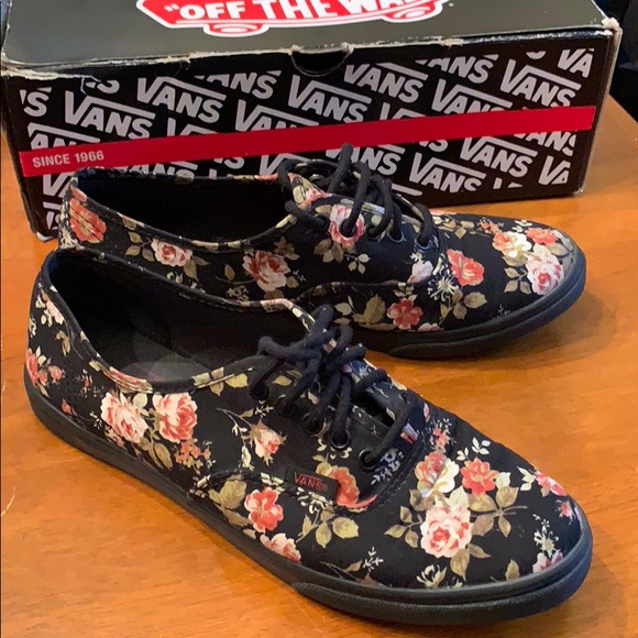 vans authentic lo pro black floral
